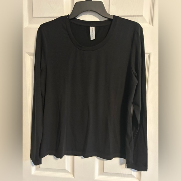Varley Tops - Varley Women's T Shirt Long Sleeve Crew Neck Cream black medium Tencel Blend